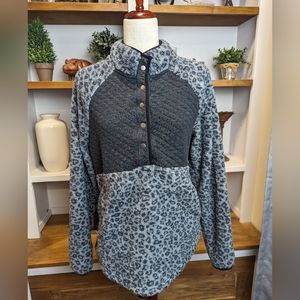 Lincoln Outfitters Gray Cheetah Animal Print 1/4 Snap Pullover Size Large